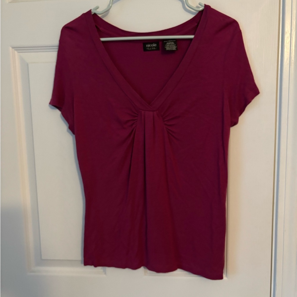 Nicole Miller Fuchsia Short Sleeve V-Neck Top